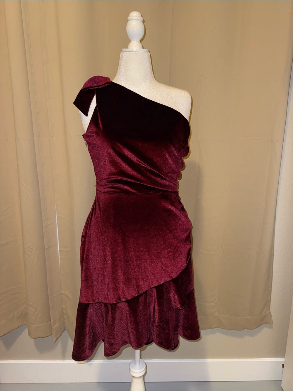 Chelsea & Violet One-Shoulder Moody Maroon Burgundy Velvet Cocktail Dress